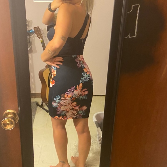 Dress - Picture 2 of 3